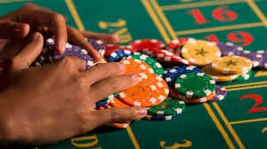 Daftar meja Sic Bo di nadintogel menampilkan berbagai pilihan batas taruhan dan dealer tersedia